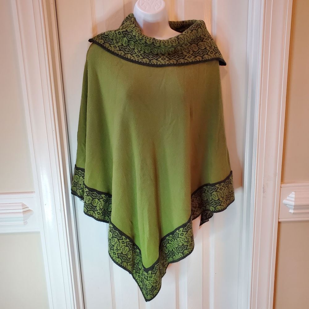 Erika Fashion - Green and Black- Alapaca Wool - Poncho